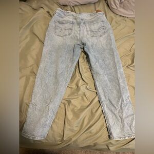 American Eagle Mom Jean
Strigid
Light wash
Size 16 short